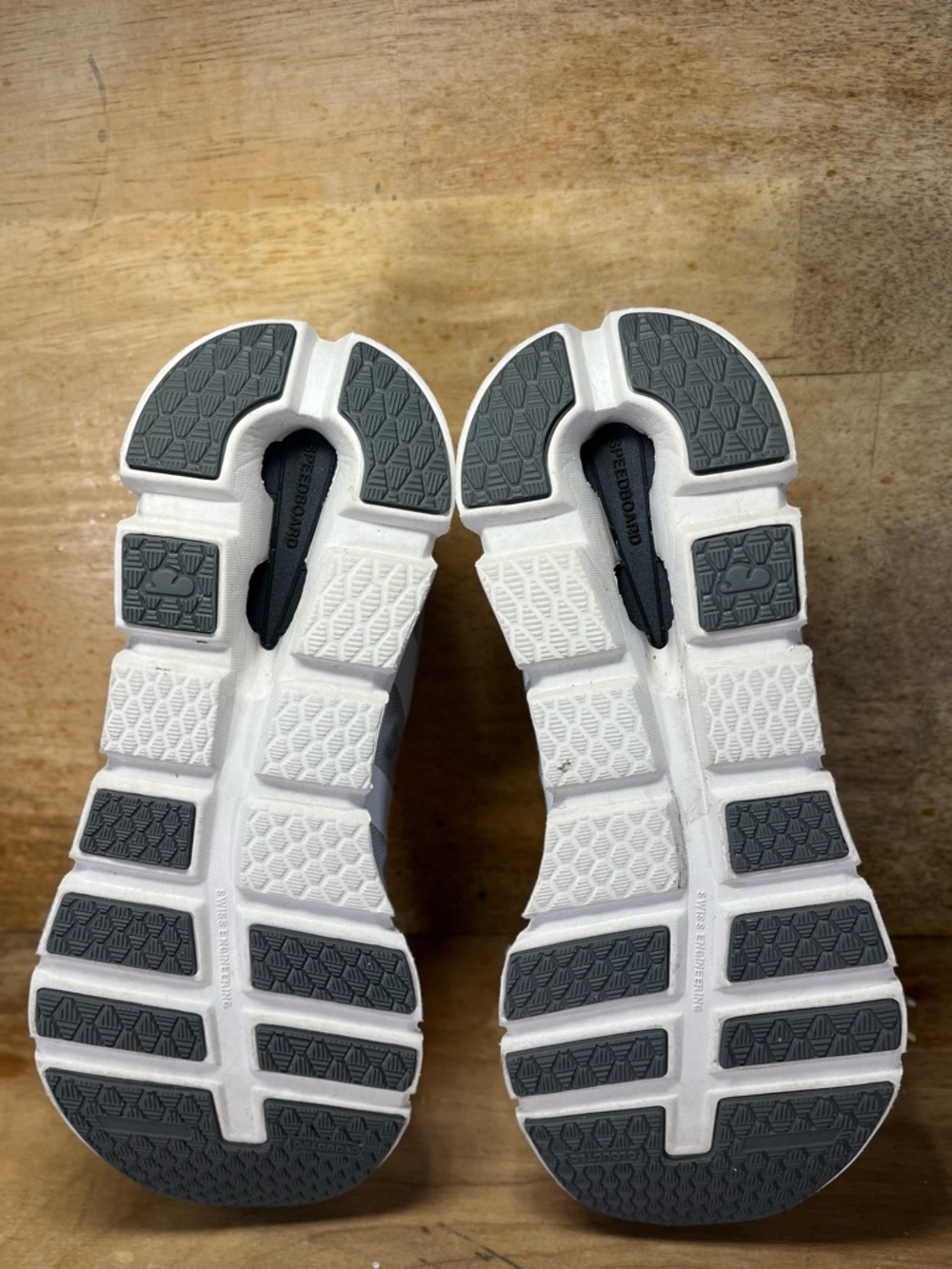 On CloudRunner REFLECTIVE Womens Sz 8.5 Wide Running Shoes Sneakers White Frost - Picture 8 of 11